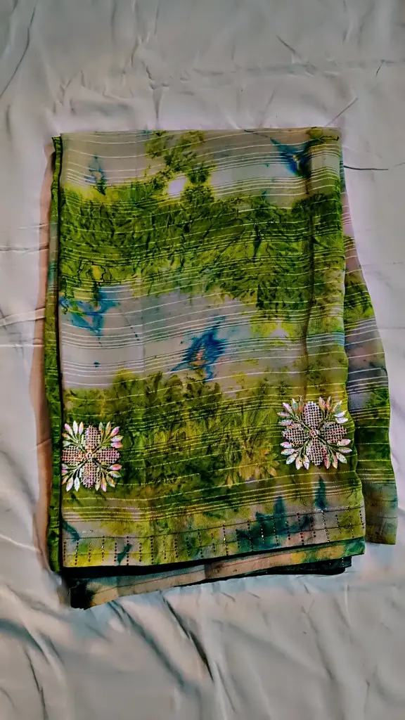 ✨ Elegant Green Tie-Dye Saree with Handcrafted Floral Embellishments, with blouse ✨